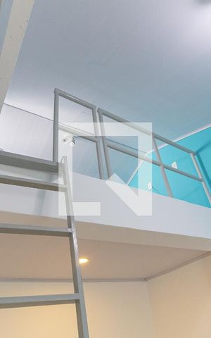 Studio para alugar com 25m², 1 quarto e sem vagaEscada