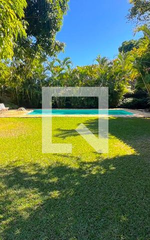 Casa à venda com 587m², 5 quartos e 16 vagas Casa à venda com 587m², 5 quartos e 16 vagasÁrea externa
