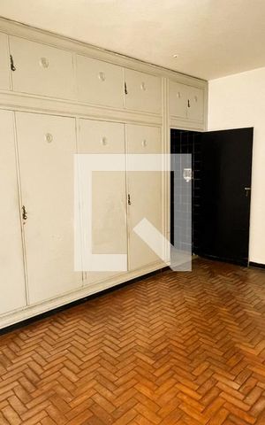 Casa à venda com 587m², 5 quartos e 16 vagas Casa à venda com 587m², 5 quartos e 16 vagasQuarto 3