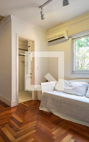 Casa à venda com 151m², 2 quartos e 2 vagas Casa à venda com 151m², 2 quartos e 2 vagasSala íntima
