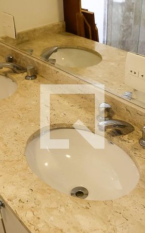 Apartamento à venda com 290m², 5 quartos e 3 vagas Apartamento à venda com 290m², 5 quartos e 3 vagasBanheiro da Suíte 4
