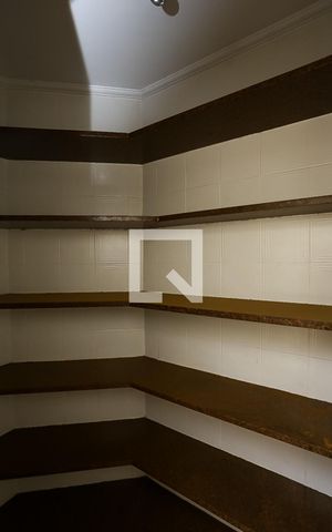 Apartamento à venda com 290m², 5 quartos e 3 vagas Apartamento à venda com 290m², 5 quartos e 3 vagasCozinha despensa