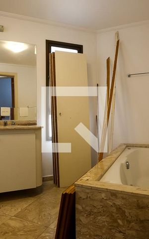 Apartamento à venda com 290m², 5 quartos e 3 vagas Apartamento à venda com 290m², 5 quartos e 3 vagasBanheiro da Suíte 4