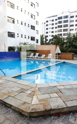 Apartamento à venda com 290m², 5 quartos e 3 vagas Apartamento à venda com 290m², 5 quartos e 3 vagasÁrea comum - Piscina