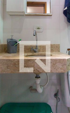 Casa à venda com 198m², 3 quartos e 7 vagas Casa à venda com 198m², 3 quartos e 7 vagasBanheiro da Suíte