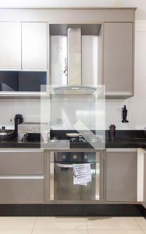 Casa à venda com 198m², 3 quartos e 7 vagas Casa à venda com 198m², 3 quartos e 7 vagasCozinha