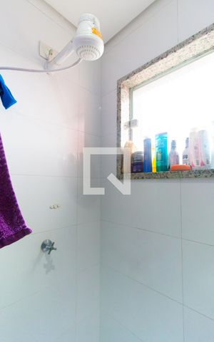 Casa à venda com 198m², 3 quartos e 7 vagas Casa à venda com 198m², 3 quartos e 7 vagasBanheiro da Suíte