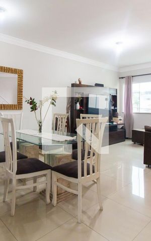 Casa à venda com 198m², 3 quartos e 7 vagas Casa à venda com 198m², 3 quartos e 7 vagasSala de Jantar
