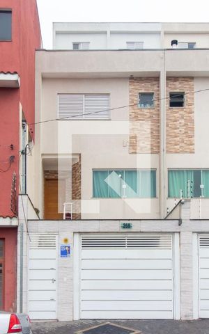 Casa à venda com 198m², 3 quartos e 7 vagas Casa à venda com 198m², 3 quartos e 7 vagasFachada