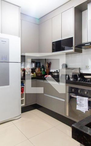 Casa à venda com 198m², 3 quartos e 7 vagas Casa à venda com 198m², 3 quartos e 7 vagasCozinha