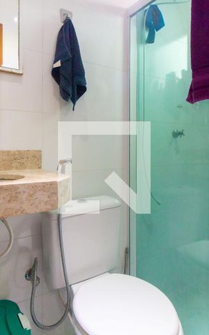 Casa à venda com 198m², 3 quartos e 7 vagas Casa à venda com 198m², 3 quartos e 7 vagasBanheiro da Suíte