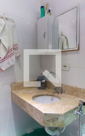 Casa à venda com 198m², 3 quartos e 7 vagas Casa à venda com 198m², 3 quartos e 7 vagasBanheiro da Suíte