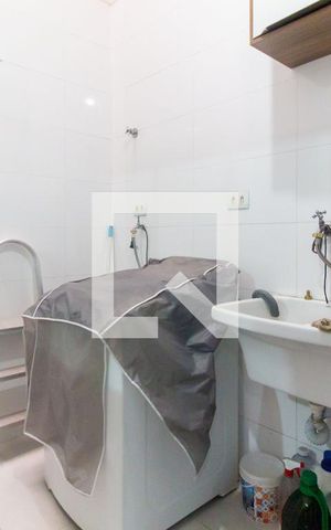 Casa à venda com 198m², 3 quartos e 7 vagas Casa à venda com 198m², 3 quartos e 7 vagasÁrea de Serviço