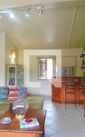 Casa à venda com 273m², 4 quartos e 2 vagas Casa à venda com 273m², 4 quartos e 2 vagasSala