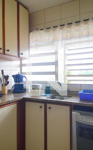 Casa à venda com 273m², 4 quartos e 2 vagas Casa à venda com 273m², 4 quartos e 2 vagasCozinha