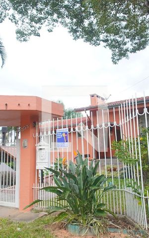 Casa à venda com 273m², 4 quartos e 2 vagas Casa à venda com 273m², 4 quartos e 2 vagasFachada da Casa