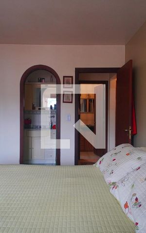 Casa à venda com 273m², 4 quartos e 2 vagas Casa à venda com 273m², 4 quartos e 2 vagasSuíte