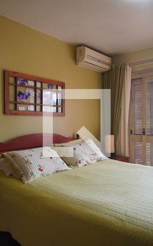 Casa à venda com 273m², 4 quartos e 2 vagas Casa à venda com 273m², 4 quartos e 2 vagasSuíte