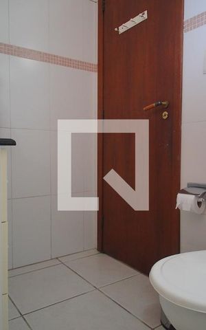 Casa à venda com 273m², 4 quartos e 2 vagas Casa à venda com 273m², 4 quartos e 2 vagasBanheiro