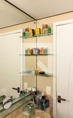 Apartamento à venda com 184m², 2 quartos e 2 vagas Apartamento à venda com 184m², 2 quartos e 2 vagasBanheiro da Suíte 1 / Banheiro Social - Modulado