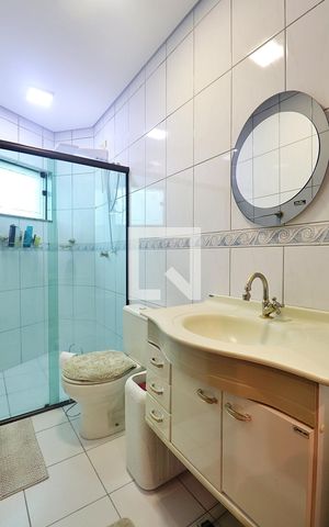 Casa à venda com 160m², 3 quartos e 2 vagasBanheiro do Quarto 1 - Suíte
