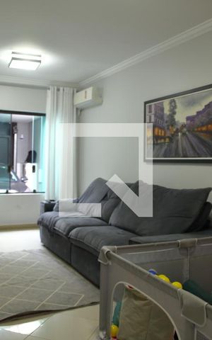 Casa à venda com 235m², 3 quartos e 3 vagasSala