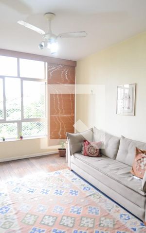 Apartamento à venda com 133m², 4 quartos e 2 vagas Apartamento à venda com 133m², 4 quartos e 2 vagasSala
