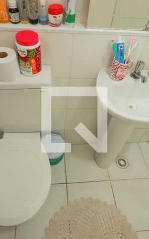 Apartamento para alugar com 46m², 2 quartos e sem vaga Apartamento para alugar com 46m², 2 quartos e sem vagaBanheiro