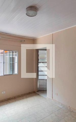 Casa para alugar com 70m², 2 quartos e sem vaga Casa para alugar com 70m², 2 quartos e sem vagaSala