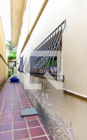 Casa à venda com 420m², 4 quartos e 4 vagas Casa à venda com 420m², 4 quartos e 4 vagasCorredor Externo 2
