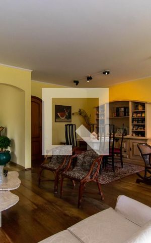 Casa à venda com 420m², 4 quartos e 4 vagas Casa à venda com 420m², 4 quartos e 4 vagasSala