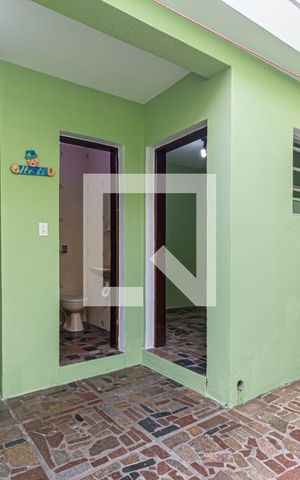 Casa para alugar com 160m², 3 quartos e 2 vagasQuintal Fundos