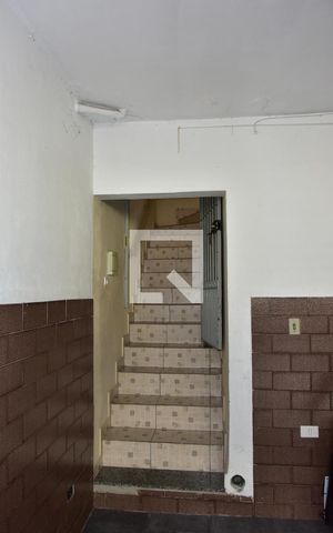 Casa para alugar com 50m², 1 quarto e 1 vagaEscada
