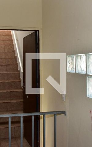 Casa para alugar com 50m², 1 quarto e 1 vagaEscada