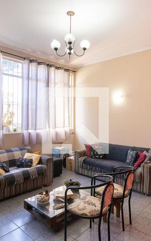 Casa à venda com 180m², 3 quartos e 4 vagas Casa à venda com 180m², 3 quartos e 4 vagasSala