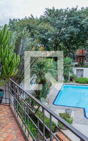 Casa à venda com 980m², 5 quartos e 9 vagas Casa à venda com 980m², 5 quartos e 9 vagasVaranda suite