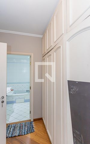 Casa à venda com 980m², 5 quartos e 9 vagas Casa à venda com 980m², 5 quartos e 9 vagasCloset suite 2