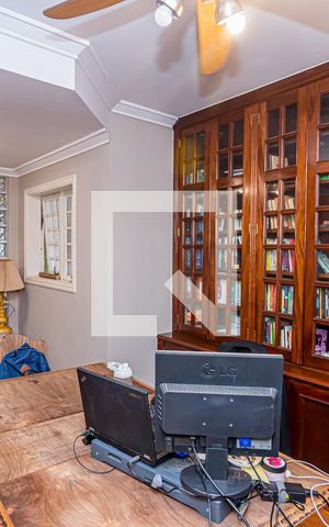 Casa à venda com 980m², 5 quartos e 9 vagas Casa à venda com 980m², 5 quartos e 9 vagasEscritório