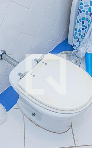 Casa à venda com 980m², 5 quartos e 9 vagas Casa à venda com 980m², 5 quartos e 9 vagasBanheiro externo