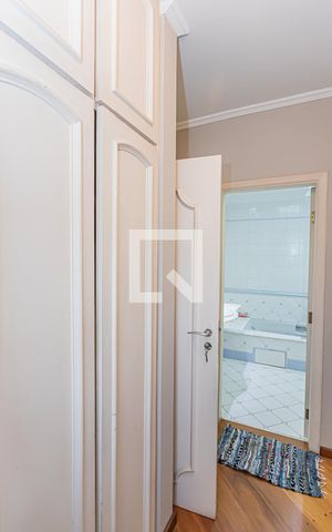 Casa à venda com 980m², 5 quartos e 9 vagas Casa à venda com 980m², 5 quartos e 9 vagasCloset suite 2