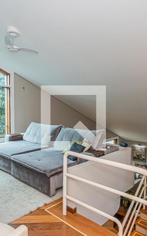 Casa à venda com 980m², 5 quartos e 9 vagas Casa à venda com 980m², 5 quartos e 9 vagasSala de TV