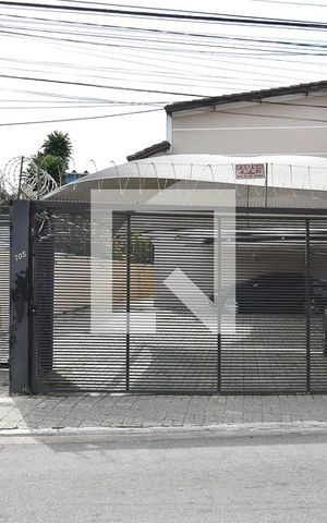 Casa de condomínio à venda com 60m², 2 quartos e 1 vaga Casa de condomínio à venda com 60m², 2 quartos e 1 vagaFachada