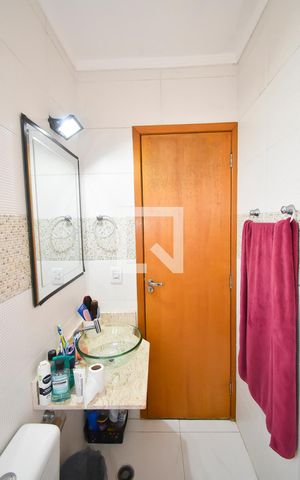 Casa de condomínio à venda com 60m², 2 quartos e 1 vaga Casa de condomínio à venda com 60m², 2 quartos e 1 vagaBanheiro da Suíte 1