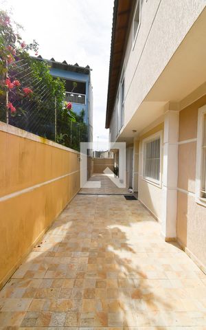 Casa de condomínio à venda com 60m², 2 quartos e 1 vaga Casa de condomínio à venda com 60m², 2 quartos e 1 vagaÁrea comum