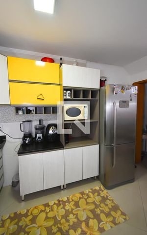 Casa de condomínio à venda com 60m², 2 quartos e 1 vaga Casa de condomínio à venda com 60m², 2 quartos e 1 vagaCozinha