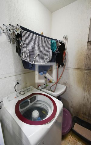 Casa de condomínio à venda com 60m², 2 quartos e 1 vaga Casa de condomínio à venda com 60m², 2 quartos e 1 vagaLavanderia