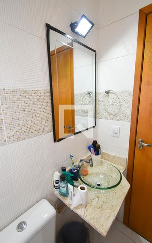 Casa de condomínio à venda com 60m², 2 quartos e 1 vaga Casa de condomínio à venda com 60m², 2 quartos e 1 vagaBanheiro da Suíte 1