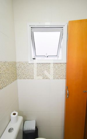 Casa de condomínio à venda com 60m², 2 quartos e 1 vaga Casa de condomínio à venda com 60m², 2 quartos e 1 vagaBanheiro da Suíte 2