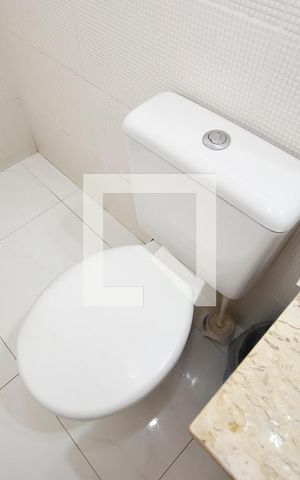 Casa de condomínio à venda com 60m², 2 quartos e 1 vaga Casa de condomínio à venda com 60m², 2 quartos e 1 vagaBanheiro da Suíte 1