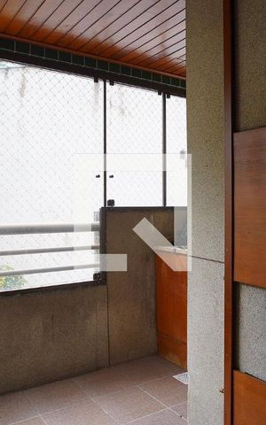 Apartamento para alugar com 74m², 2 quartos e 1 vagaVaranda
